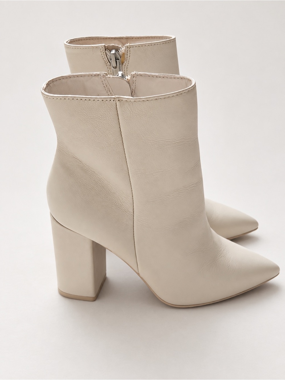 Steve Madden White cream Leather Ankle Boots Heeled Booties Women’s size 7
